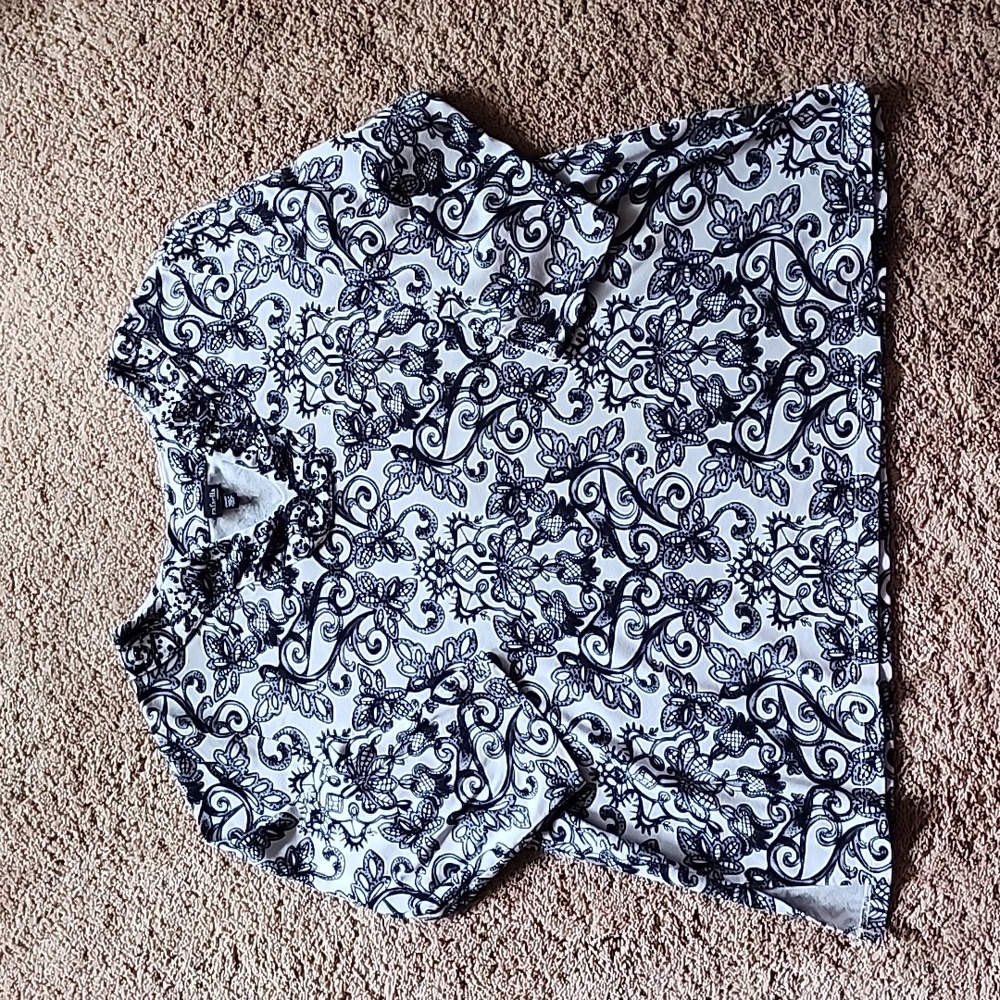 Rafaella bling lace pattern black white top 2x rhinestones